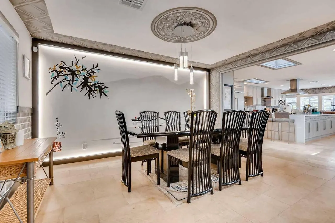 Сasa de vacaciones 7Bd 5Ba Mansion W/ Lazy River Hot Tub Sleeps 26 Hotel Las Vegas
