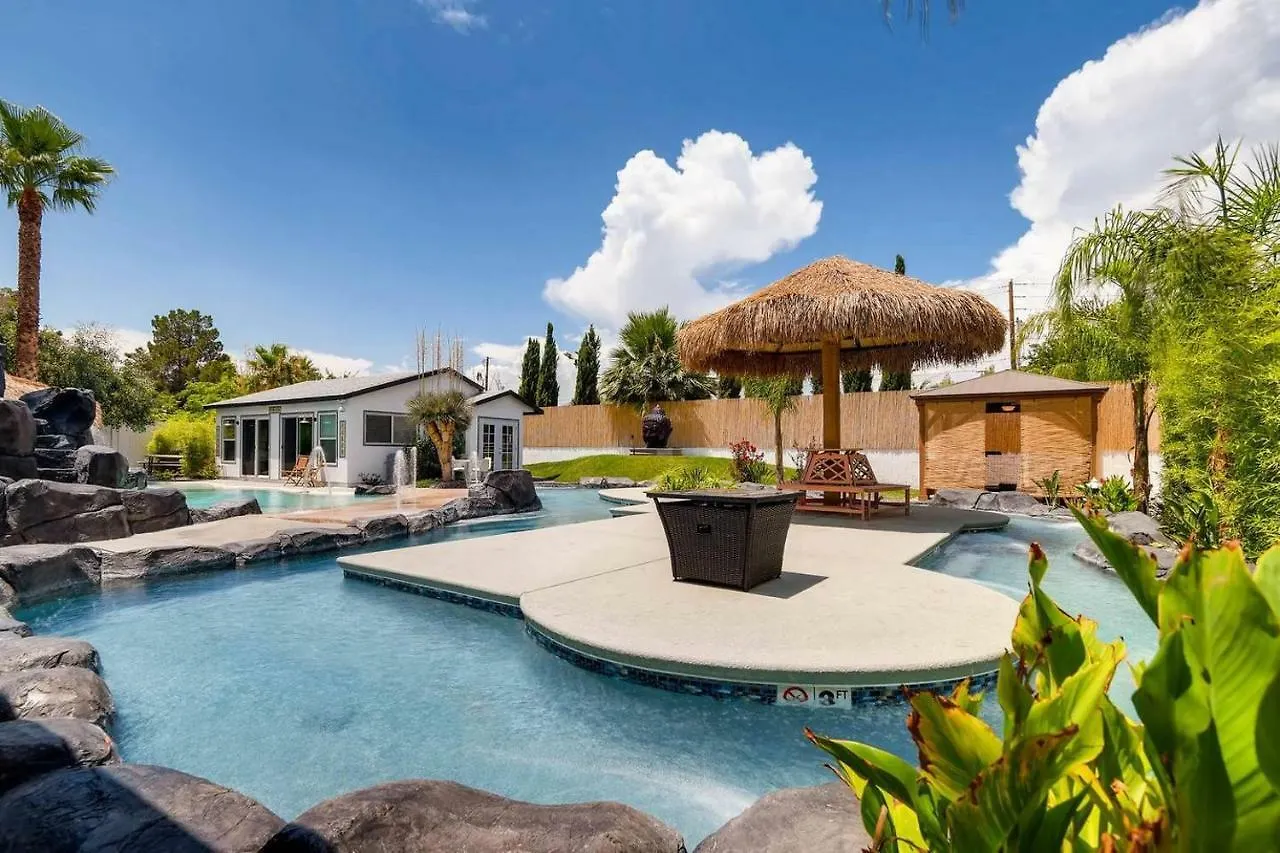 Сasa de vacaciones 7Bd 5Ba Mansion W/ Lazy River Hot Tub Sleeps 26 Hotel Las Vegas
