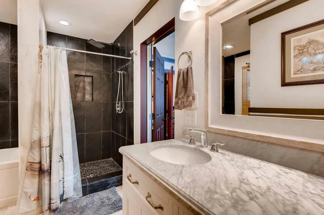 Сasa de vacaciones 7Bd 5Ba Mansion W/ Lazy River Hot Tub Sleeps 26 Hotel Las Vegas